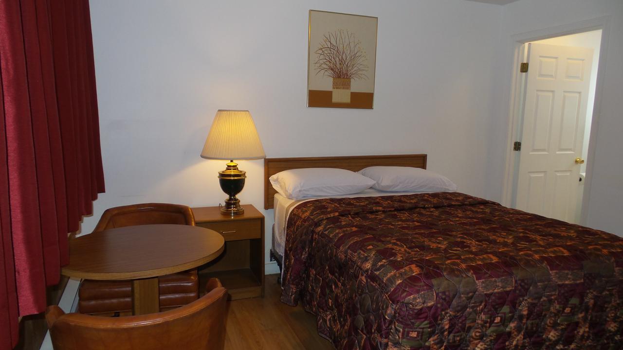 Golden Lion Motel Raymond Exteriör bild